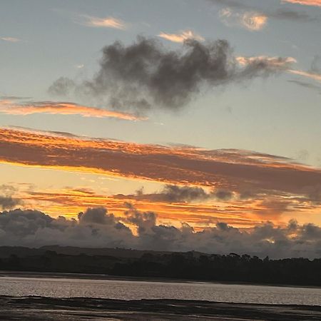 Absolute Waterfront Serenity Near Auckland Clarks Beach 외부 사진